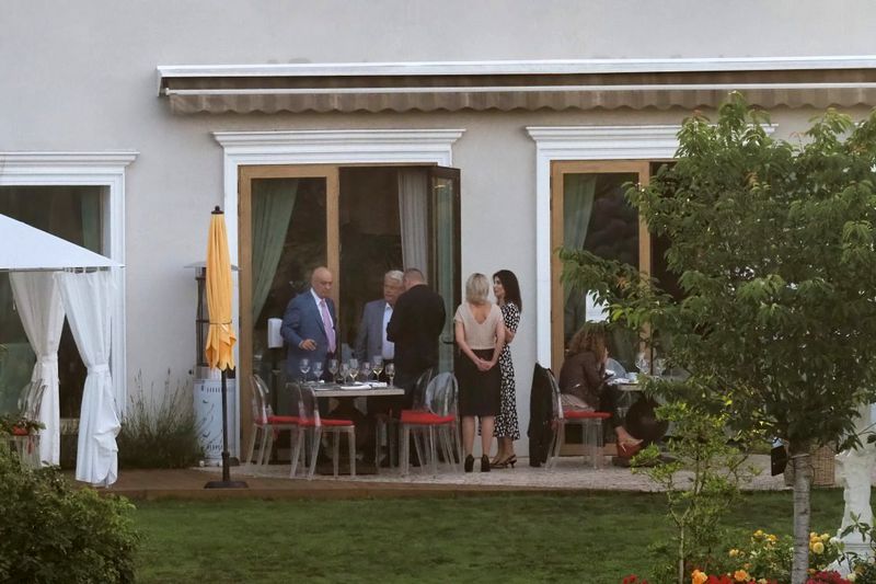 IMAGINI CU DRONA. Europarlamentarul PNL Rareș Bogdan a aniversat ziua fiicei cu 100 de oameni care au petrecut înăuntru la un restaurant din Cluj, împotriva legii!